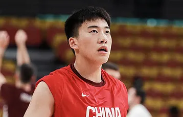 Bwin-博主：王俊杰依然是中国男篮4号位无代餐，今晚手感差点意思